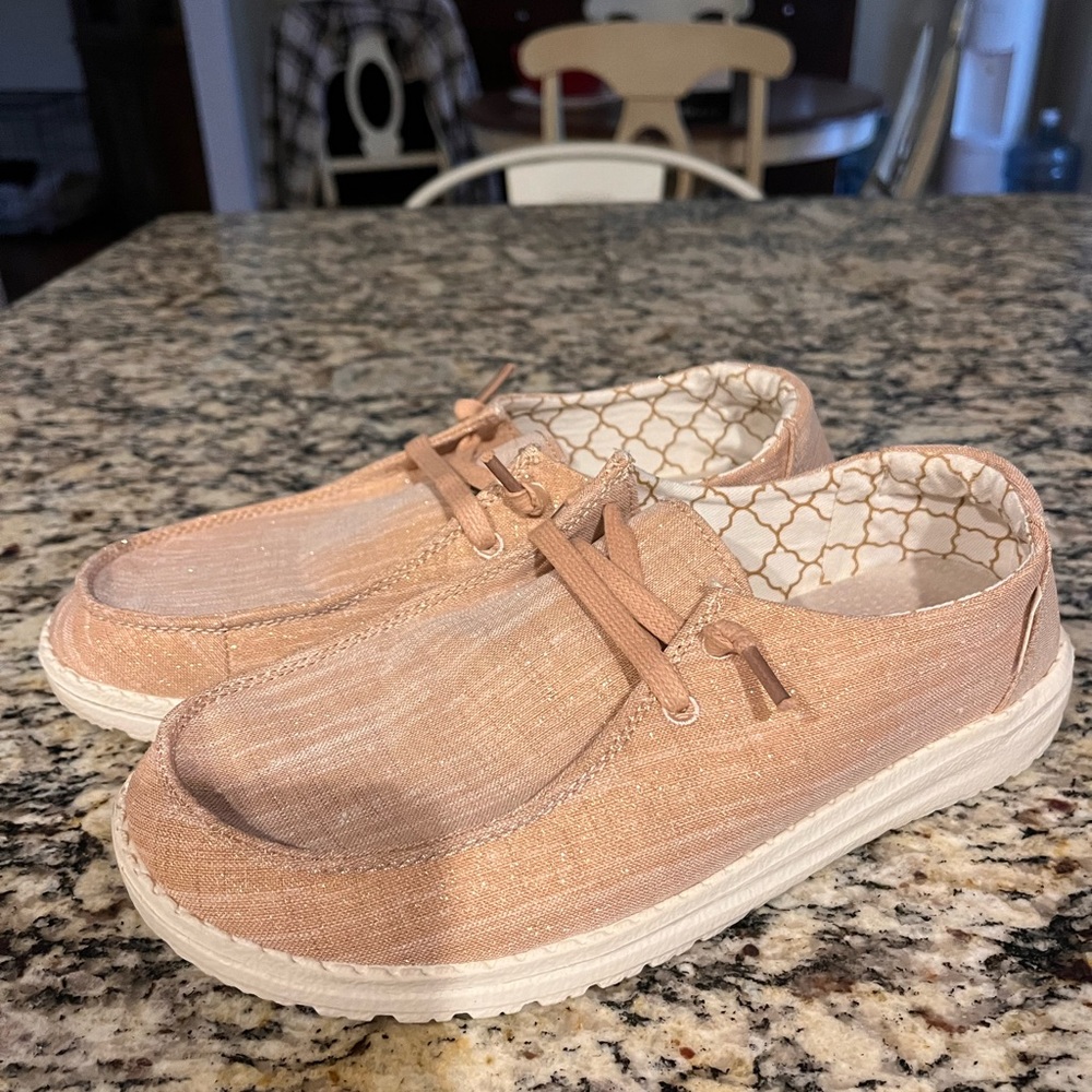 Hey Dude women’s shoes sparkly light nude size 7